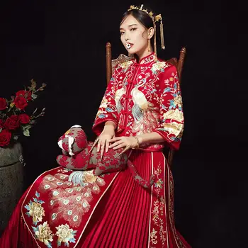 High Quality Peacock Embroidery Cheongsam Oriental Lady Marriage Suit Chinese Ancient Bride Wedding Dress Red Tassels Qipao
High Quality Peacock Embroidery Cheongsam Oriental Lady Marriage Suit Chinese Ancient Bride Wedding Dress Red Tassels Qipao