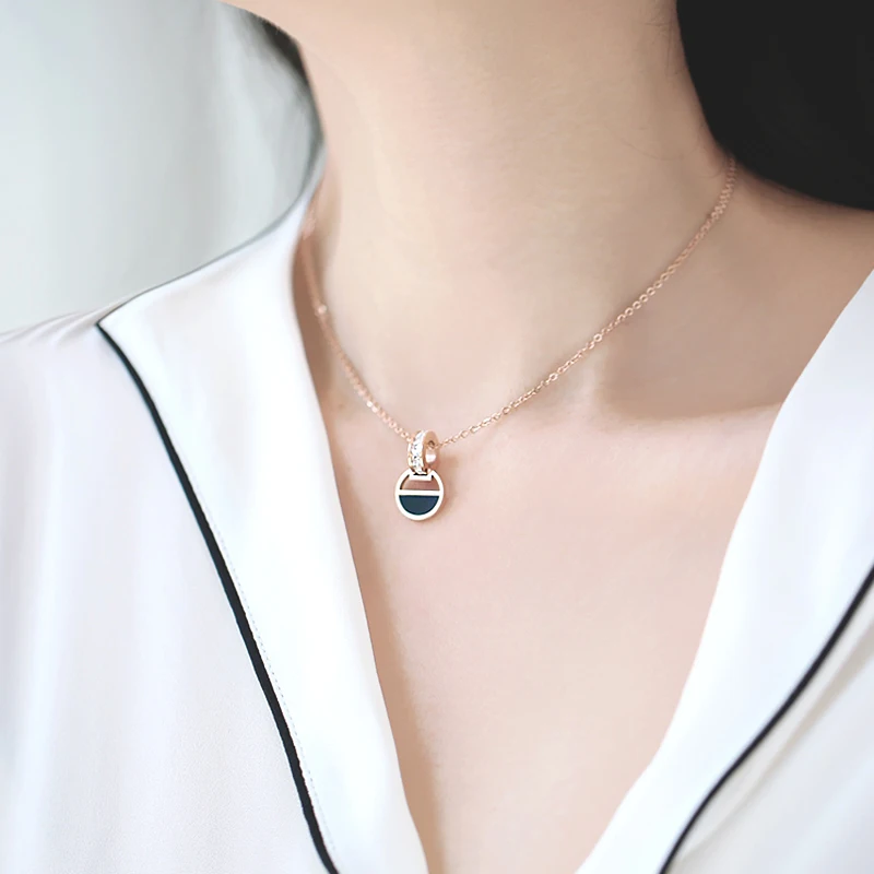 YUN RUO 2018 New Arrival Rose Gold Color Black White Shell Zircon Pendant Necklace Fashion Titanium Steel Woman Jewelry Not Fade
YUN RUO 2018 New Arrival Rose Gold Color Black White Shell Zircon Pendant Necklace Fashion Titanium Steel Woman Jewelry Not Fade