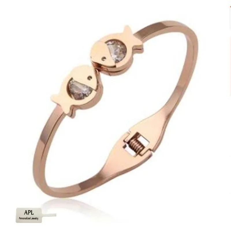 APL-Open Bracelet Stainless Steel Lady Rose Gold Spring Jewelry in European and American Style
APL-Open Bracelet Stainless Steel Lady Rose Gold Spring Jewelry in European and American Style