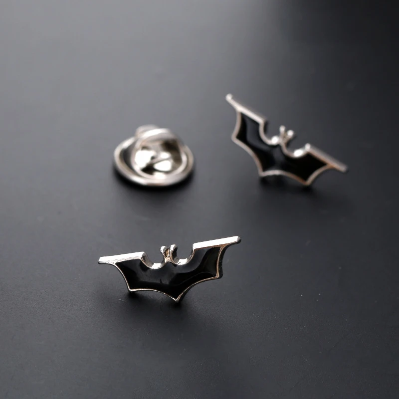 2pcs/lot Novelty Batman Lapel Brooch Pin Collar Pins Badge for Men Suit Dress Decoration Accessories
2pcs/lot Novelty Batman Lapel Brooch Pin Collar Pins Badge for Men Suit Dress Decoration Accessories