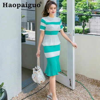 2019 Autumn New Casual Knitted Two Piece Set for Women Hollow Out Sweater Blouse and Trumpet Midi Skirt Green 2 Piece Suit set
2019 Autumn New Casual Knitted Two Piece Set for Women Hollow Out Sweater Blouse and Trumpet Midi Skirt Green 2 Piece Suit set