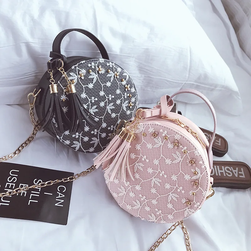 2019 Original Design Circular Fashion Women Shoulder Bag Round Bolsa Fringe decoration Handbag Crossbody Bags Ladies Purse
2019 Original Design Circular Fashion Women Shoulder Bag Round Bolsa Fringe decoration Handbag Crossbody Bags Ladies Purse
