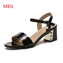 Letnie kobiety metalowe obcasy blokowe kobieta pasek z klamrą czarne białe sandały gladiatorki damskie 2018 Sexy sandały damskie duże rozmiary 43(China)