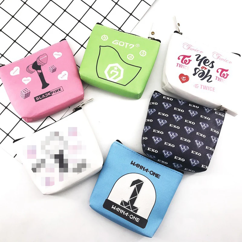 Kpop BLACKPINK EXO GOT7 TWICE WANNA ONE Makeup Bag Lightstick Printed Protable Storage Bag Coin Purse Mini Wallet Fans Gifts
Kpop BLACKPINK EXO GOT7 TWICE WANNA ONE Makeup Bag Lightstick Printed Protable Storage Bag Coin Purse Mini Wallet Fans Gifts