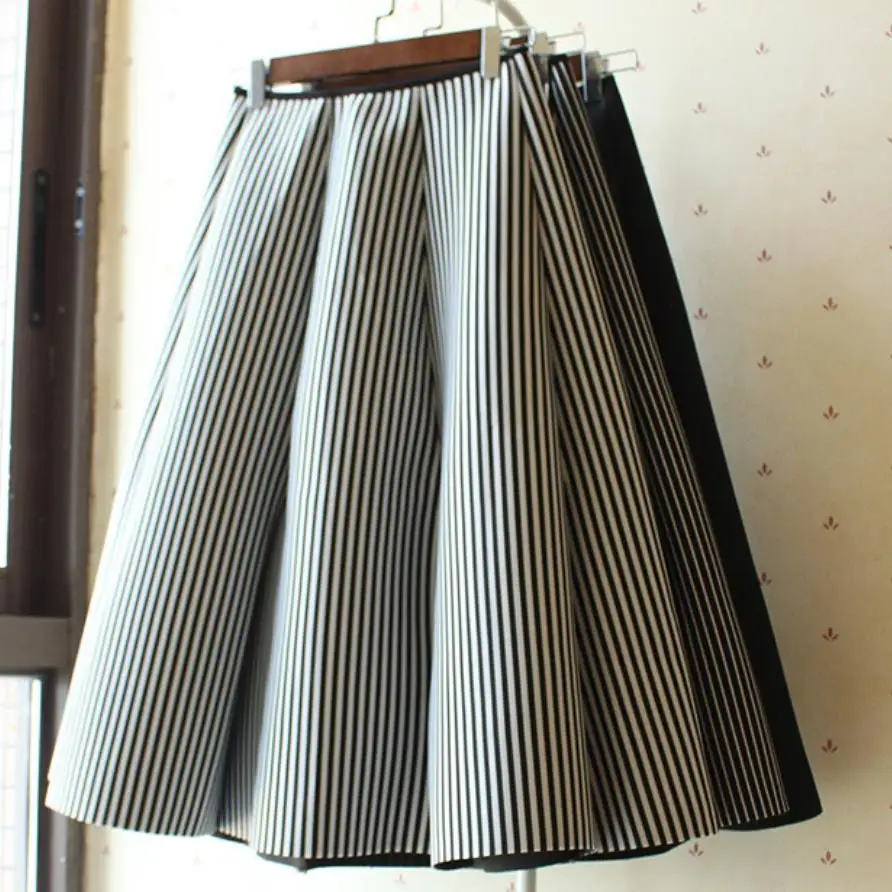 

Autumn winter new fashion black and white stripes ball gown space cotton women umbrella big swing skirt