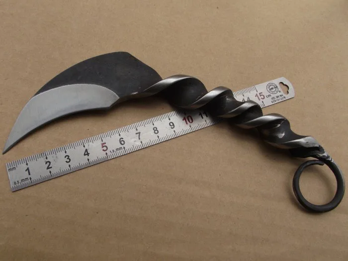 fixed karambit camping survival multi tool tactical pocket knife cold steel machetes Manual forging twist claw blade knives
fixed karambit camping survival multi tool tactical pocket knife cold steel machetes Manual forging twist claw blade knives