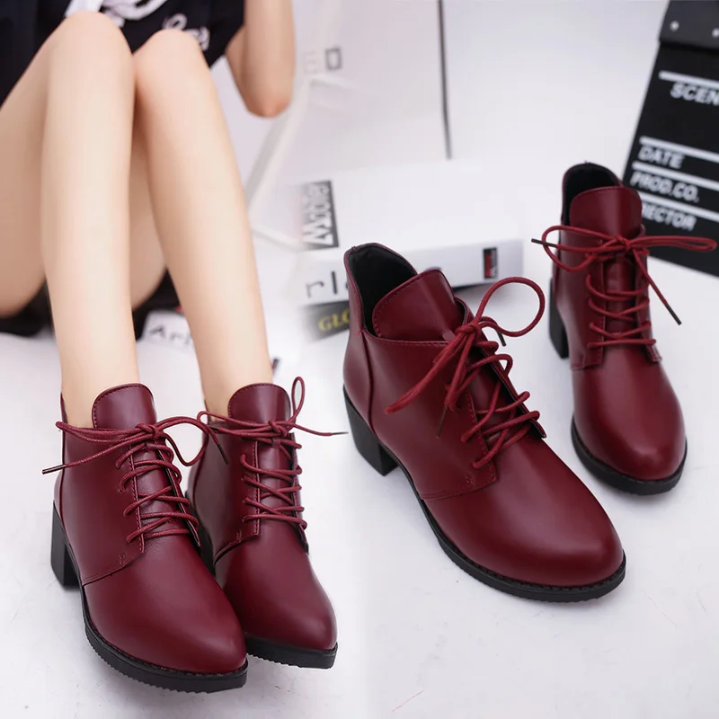 2018 new Martin boots female thick with high-heeled wild England wind with women's shoes round head plus velvet short boots.
2018 new Martin boots female thick with high-heeled wild England wind with women's shoes round head plus velvet short boots.