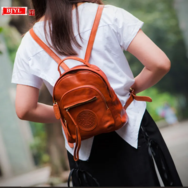 2019 Genuine leather small Women backpack shoulder bag ladies casual Chinese style retro brown leather outdoor travel backpacks
2019 Genuine leather small Women backpack shoulder bag ladies casual Chinese style retro brown leather outdoor travel backpacks