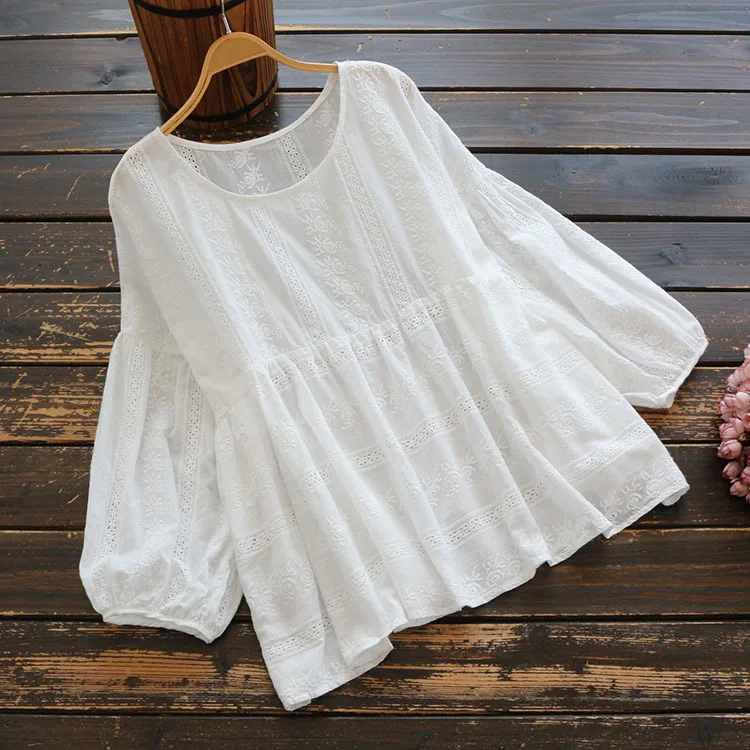 5952 Spring Women Literary floral Embroidered Lantern Three-quarter Sleeve Japan Style O-Neck Loose Cotton Shirts Women Blouse
5952 Spring Women Literary floral Embroidered Lantern Three-quarter Sleeve Japan Style O-Neck Loose Cotton Shirts Women Blouse