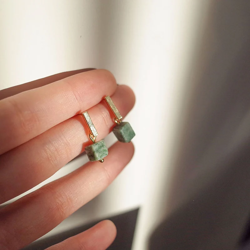 New Fashion Simple cute geometric vertical strip green stone Drop Earring For Women Elegant Design Jewelry Earrings Drop 1pair
New Fashion Simple cute geometric vertical strip green stone Drop Earring For Women Elegant Design Jewelry Earrings Drop 1pair