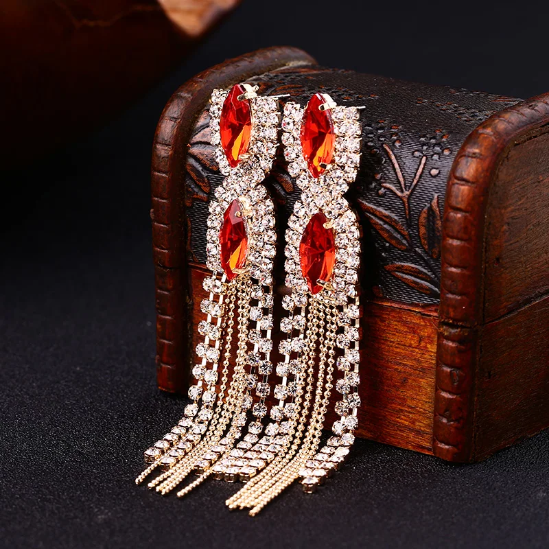 YFJEWE 2018 Women Red Gem Quality Austrian Tassel Design Long Formal Dress Ladies Earrings Night Club Gifts E060
YFJEWE 2018 Women Red Gem Quality Austrian Tassel Design Long Formal Dress Ladies Earrings Night Club Gifts E060