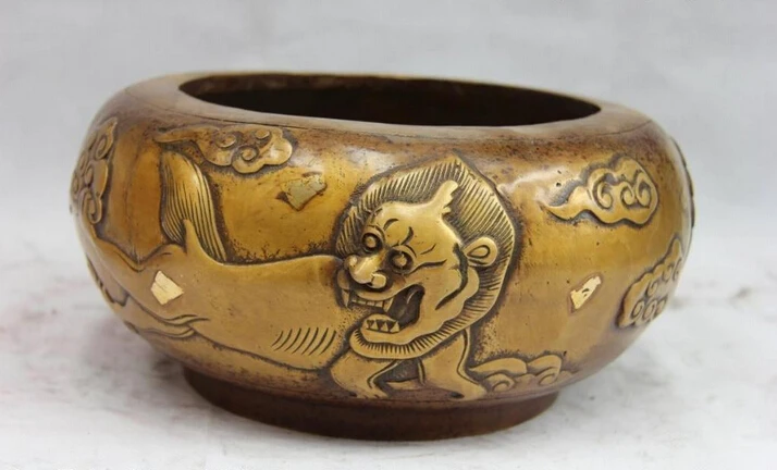 Collectible bronze lion statue S0569 China Folk Monastery Old Copper Bronze Fu Foo Dog Lion Crock Tank Jar Pot Censer (B0413)
Collectible bronze lion statue S0569 China Folk Monastery Old Copper Bronze Fu Foo Dog Lion Crock Tank Jar Pot Censer (B0413)