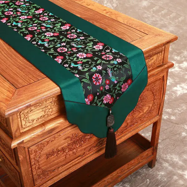 Chinese silk brocade table runner Jade table flag customization luxury Thai Garden black bird with peony for top grade hotel
Chinese silk brocade table runner Jade table flag customization luxury Thai Garden black bird with peony for top grade hotel