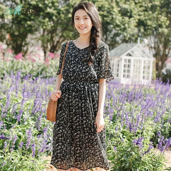 Inman 2018 New Arrival V-neck Women Dressed Ruffled Elastic Waist Folds Black knee-length Dress Summer Floral Lady Dresses
Inman 2018 New Arrival V-neck Women Dressed Ruffled Elastic Waist Folds Black knee-length Dress Summer Floral Lady Dresses