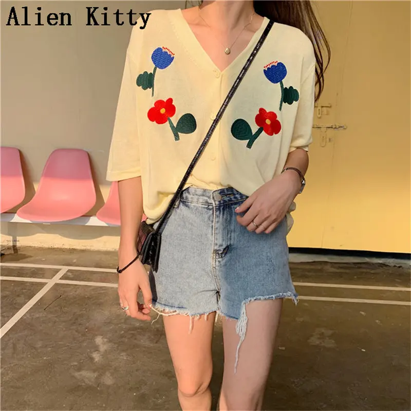 Alien Kitty Hot Fresh Embroidery Floral V-Neck Casual Sweet Simple Summer New Arrival Ice Silk Short Sleeves Cardigans Blouses
Alien Kitty Hot Fresh Embroidery Floral V-Neck Casual Sweet Simple Summer New Arrival Ice Silk Short Sleeves Cardigans Blouses