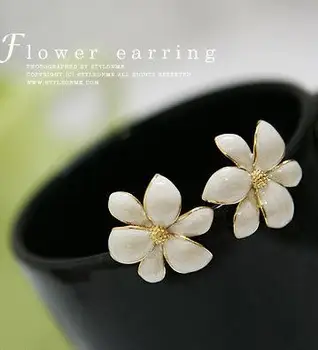 OMH wholesale 6pair off 40% = $0.41/pair Fashion Girl Exquisite Flower Stud Earrings EH301
OMH wholesale 6pair off 40% = $0.41/pair Fashion Girl Exquisite Flower Stud Earrings EH301