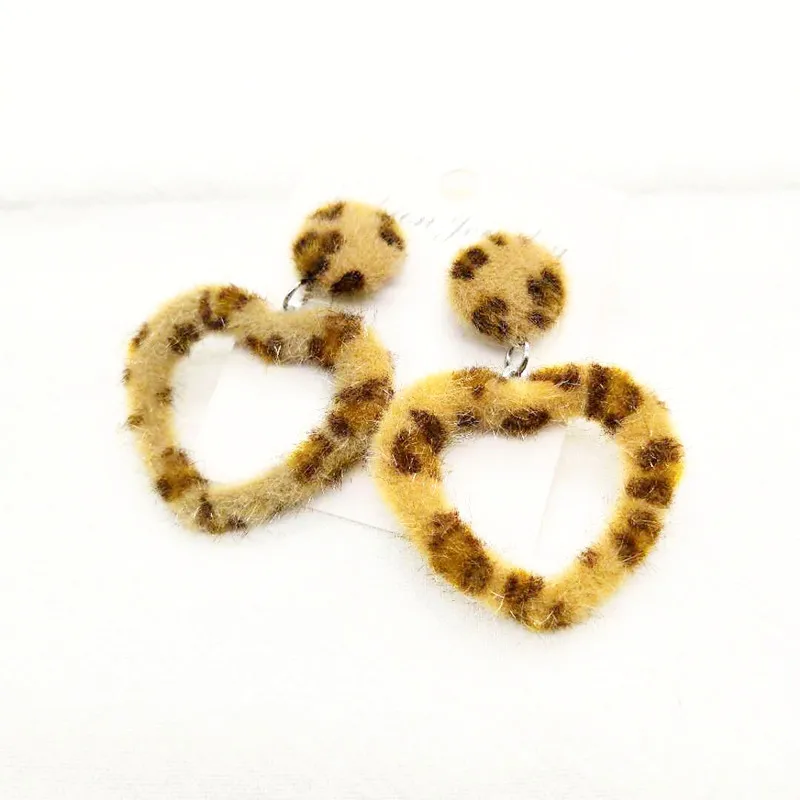 UJBOX 2018 Winter Leopard Plush Earrings Korea Personality Simple Vintage Exaggerated Rectangular Love Drop Dangle Earrings
UJBOX 2018 Winter Leopard Plush Earrings Korea Personality Simple Vintage Exaggerated Rectangular Love Drop Dangle Earrings