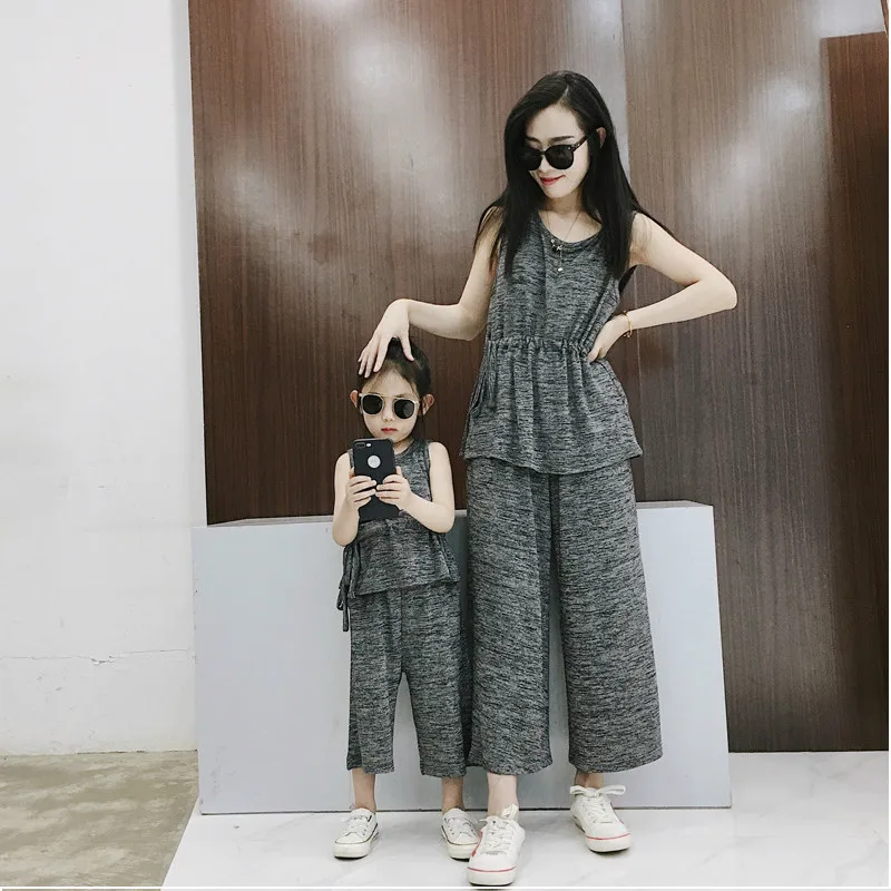 Summer Sets Family Matching Outfits New 100%Cotton Mother Daughter Sleeveless TShirt+Wide Leg Pants 2pcs Mommy and Me Clothes
Summer Sets Family Matching Outfits New 100%Cotton Mother Daughter Sleeveless TShirt+Wide Leg Pants 2pcs Mommy and Me Clothes