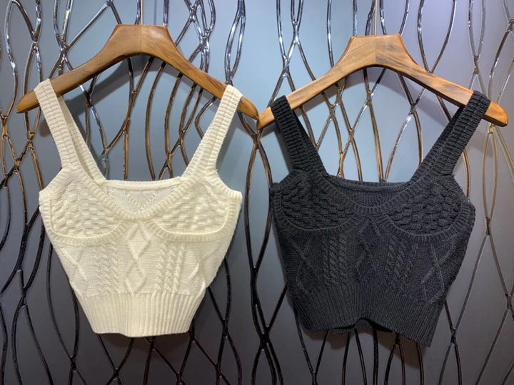 Summer 2019 New Women's Shoulder-exposed Knitted Suspension with Pure Color Short Knitted Top 629
Summer 2019 New Women's Shoulder-exposed Knitted Suspension with Pure Color Short Knitted Top 629