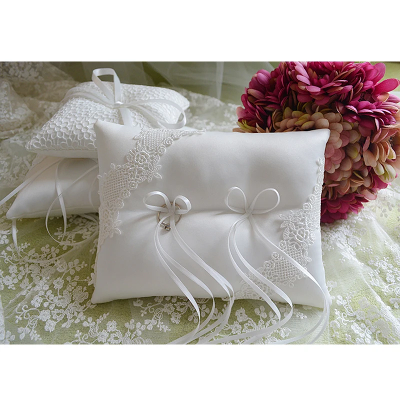 Creative white Ring Pillow Lace bow Wedding Ring Bearer Pillow Cushion 20x16cm Engagement Party supplies DIY decoration
Creative white Ring Pillow Lace bow Wedding Ring Bearer Pillow Cushion 20x16cm Engagement Party supplies DIY decoration