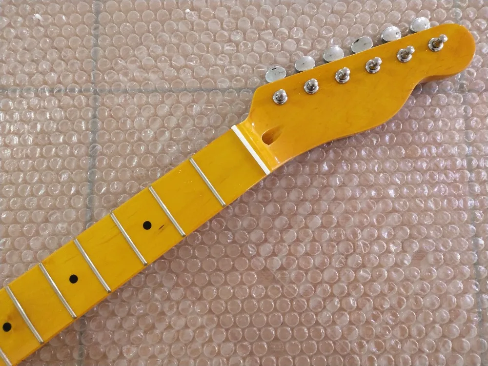 Vintage Electric Guitar Neck For TELE style and tuners Replacement 21 Fret Maple
Vintage Electric Guitar Neck For TELE style and tuners Replacement 21 Fret Maple