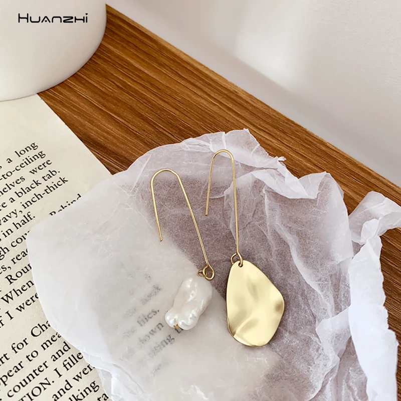 HUANZHI 2019 Baroque Natural Freshwater Pearl Asymmetry Geometric Irregularity Matte Metal Sheets Long Drop Earrings for Women
HUANZHI 2019 Baroque Natural Freshwater Pearl Asymmetry Geometric Irregularity Matte Metal Sheets Long Drop Earrings for Women