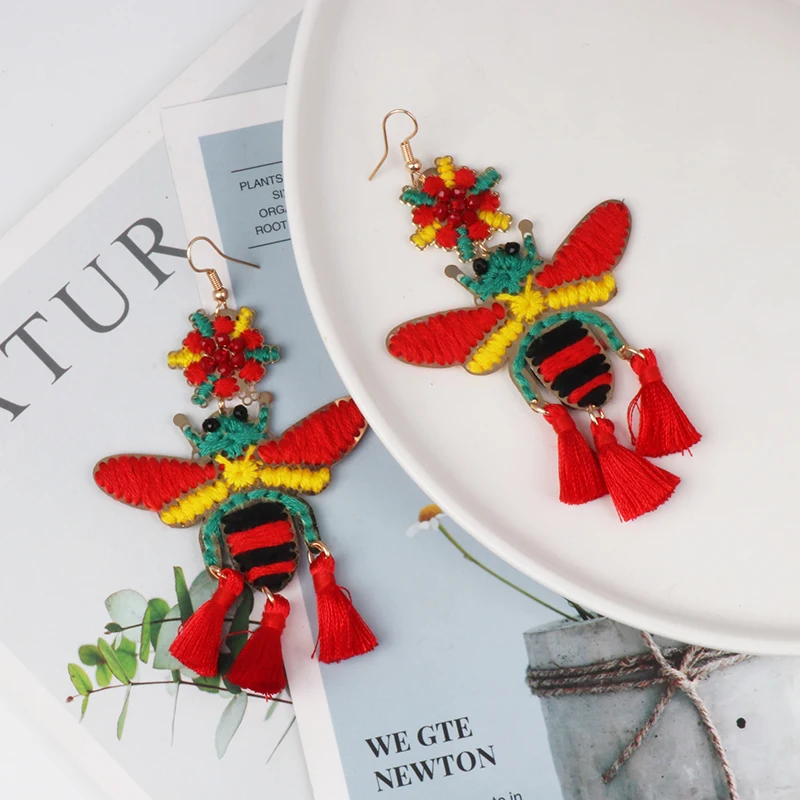FASHIONSNOOPS Hot Sale Earrings Vintage Bee Shape Earrings Long Tassel Earrings For Women Fashion Accessories
FASHIONSNOOPS Hot Sale Earrings Vintage Bee Shape Earrings Long Tassel Earrings For Women Fashion Accessories