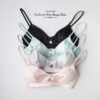 Leechee Thin silk rimless underwear Girl without bondage the sling Seamless silky bra
Leechee Thin silk rimless underwear Girl without bondage the sling Seamless silky bra
