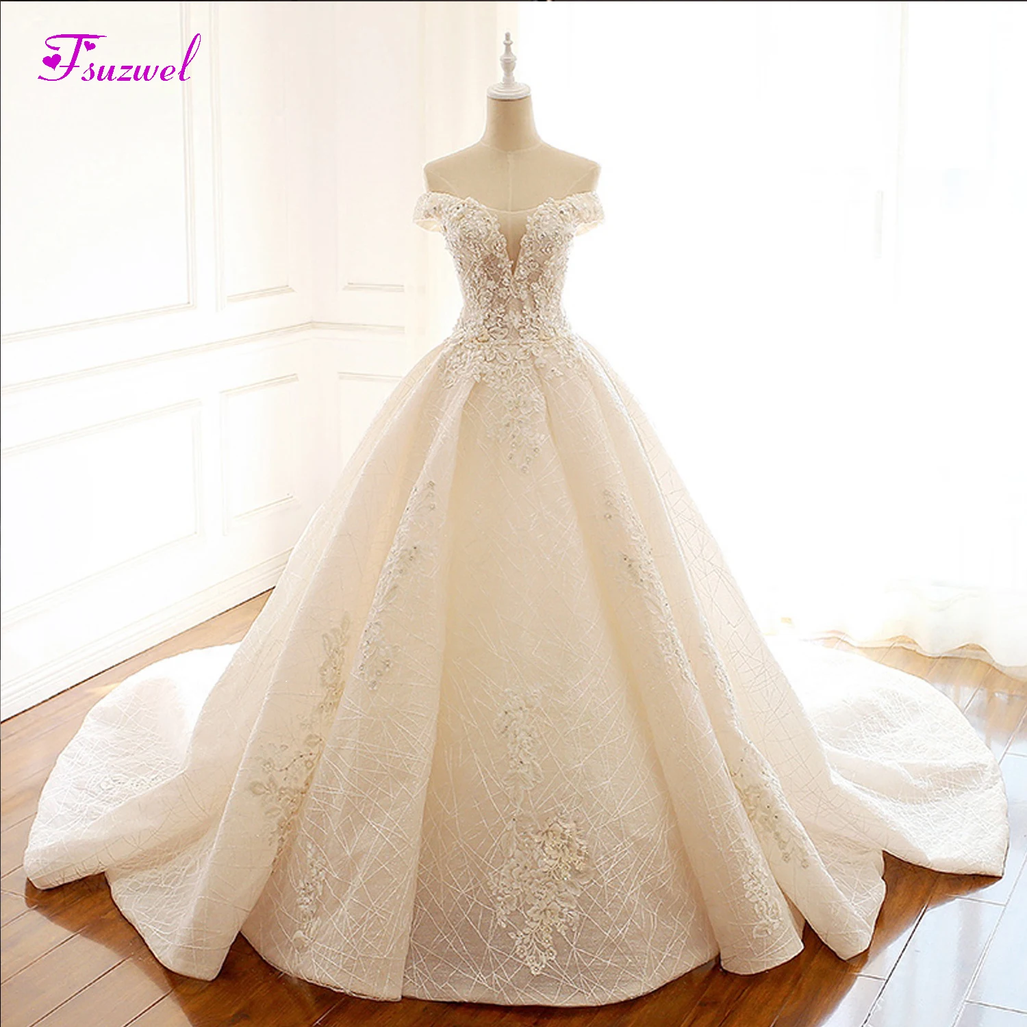 Fsuzwel Gorgeous Appliques Scoop Neck Lace Princess Wedding Dress 2019 Luxury Beaded A-Line Vintage Bridal Gown Vestido de Noiva
Fsuzwel Gorgeous Appliques Scoop Neck Lace Princess Wedding Dress 2019 Luxury Beaded A-Line Vintage Bridal Gown Vestido de Noiva