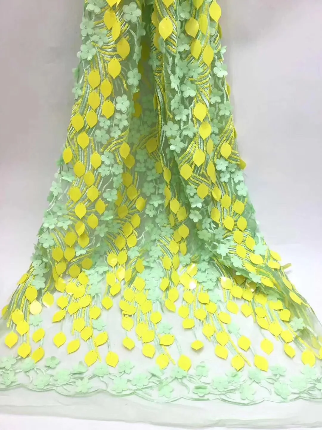 Beautifical nigerian lace fabrics 2019 New arrival 5yards french net lace 3d flowres with big sequins for women dress ML1N847
Beautifical nigerian lace fabrics 2019 New arrival 5yards french net lace 3d flowres with big sequins for women dress ML1N847