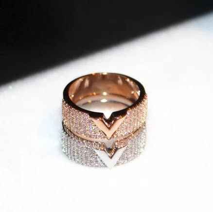 2017 new luxury gold plated V letter rings for women high quality gorgeous cubic zirconia ring party wedding ring anillos mujer
2017 new luxury gold plated V letter rings for women high quality gorgeous cubic zirconia ring party wedding ring anillos mujer