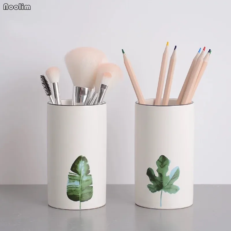 Nordic Makeup Brush Holder Ceramic Creative Simple Desk Organizer Pen Pencil Holder Desktop Cosmetics Eyeliner Make Up Tools
Nordic Makeup Brush Holder Ceramic Creative Simple Desk Organizer Pen Pencil Holder Desktop Cosmetics Eyeliner Make Up Tools