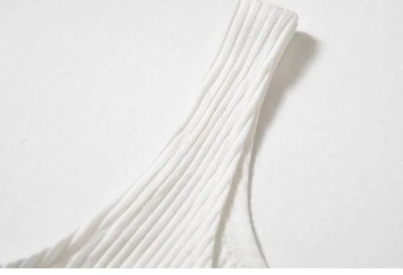 8635969236_1415953786