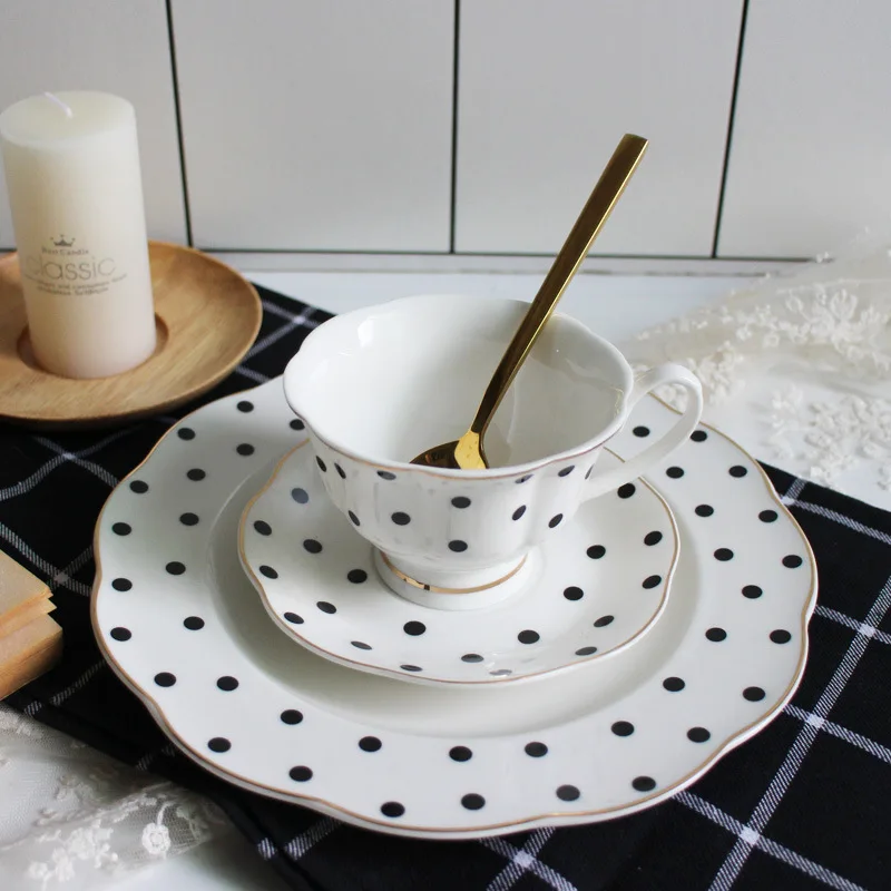 200ml Retro British Tea Coffee Cup and Saucer Set Black Polka Dot Stripes Pattern Low Bone China Ceramic Cups
200ml Retro British Tea Coffee Cup and Saucer Set Black Polka Dot Stripes Pattern Low Bone China Ceramic Cups