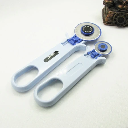 Free shipping SKC rotary cutter 28,45mm diameter Patchwork cutter tool for easy cutting fabric needlewrok tool crafts tool
Free shipping SKC rotary cutter 28,45mm diameter Patchwork cutter tool for easy cutting fabric needlewrok tool crafts tool
