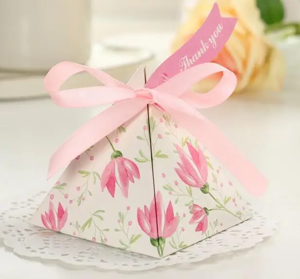 100pcs Promotional Exquisite Triangular sweet pink blue Flower Wedding Favor Candy Box Party Chocolate Gifts Box + Ribbon + tags
100pcs Promotional Exquisite Triangular sweet pink blue Flower Wedding Favor Candy Box Party Chocolate Gifts Box + Ribbon + tags