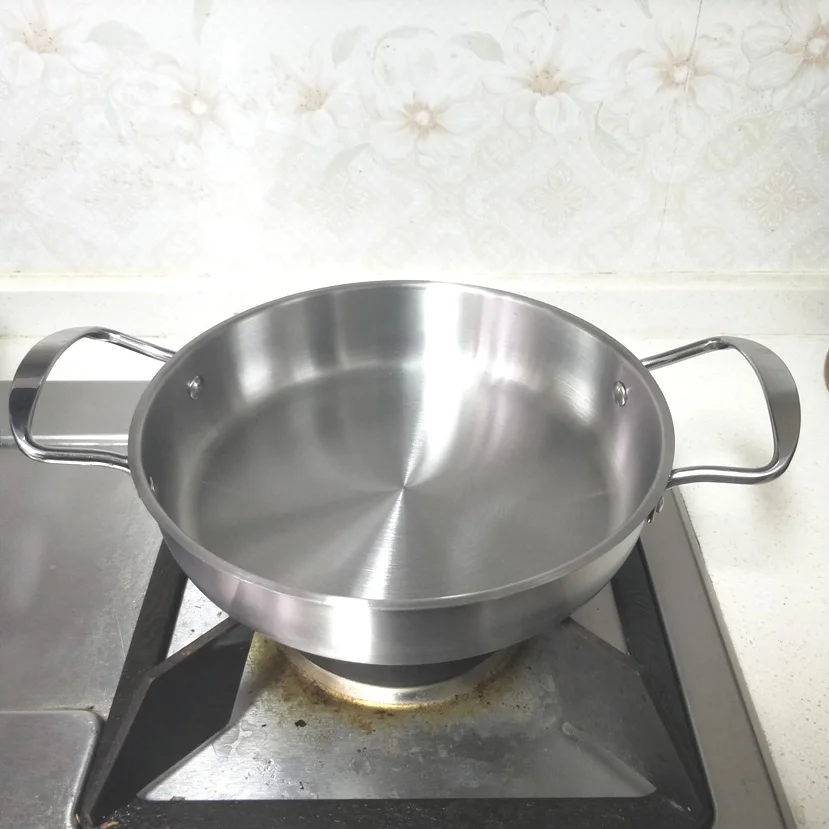 22cm European-style two-handle frying pan, round multi-purpose wok, with magnetic thickened pan steel handle induction cooker.
22cm European-style two-handle frying pan, round multi-purpose wok, with magnetic thickened pan steel handle induction cooker.
