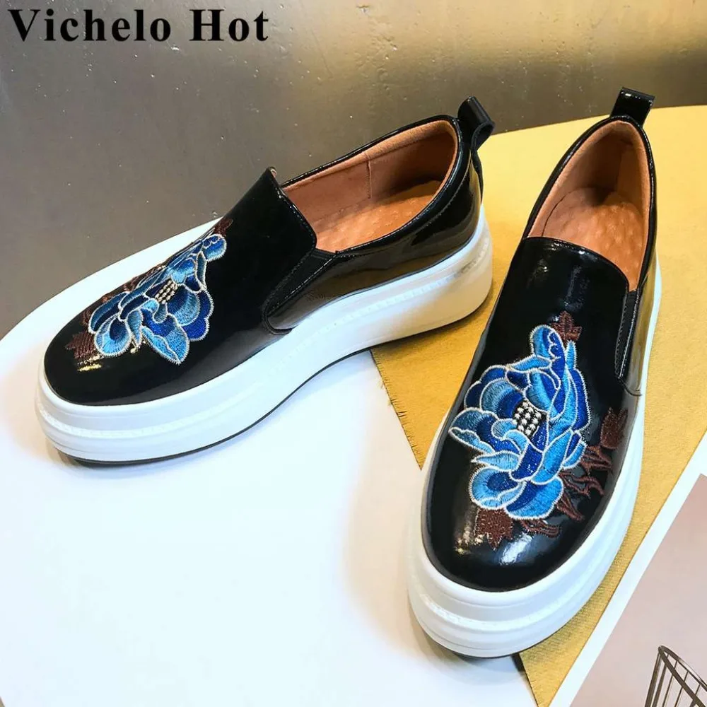 Vichelo Hot beauty flower embroidery slip on loafers round toe high bottom platofrm comfortable daily wear vulcanized shoes L28
Vichelo Hot beauty flower embroidery slip on loafers round toe high bottom platofrm comfortable daily wear vulcanized shoes L28