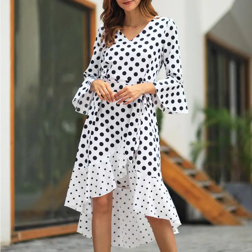 Sexy V-neck retro lace women's dresses 2019 spring self-cultivation dot irregular ruffled midi holiday party youth dress
Sexy V-neck retro lace women's dresses 2019 spring self-cultivation dot irregular ruffled midi holiday party youth dress