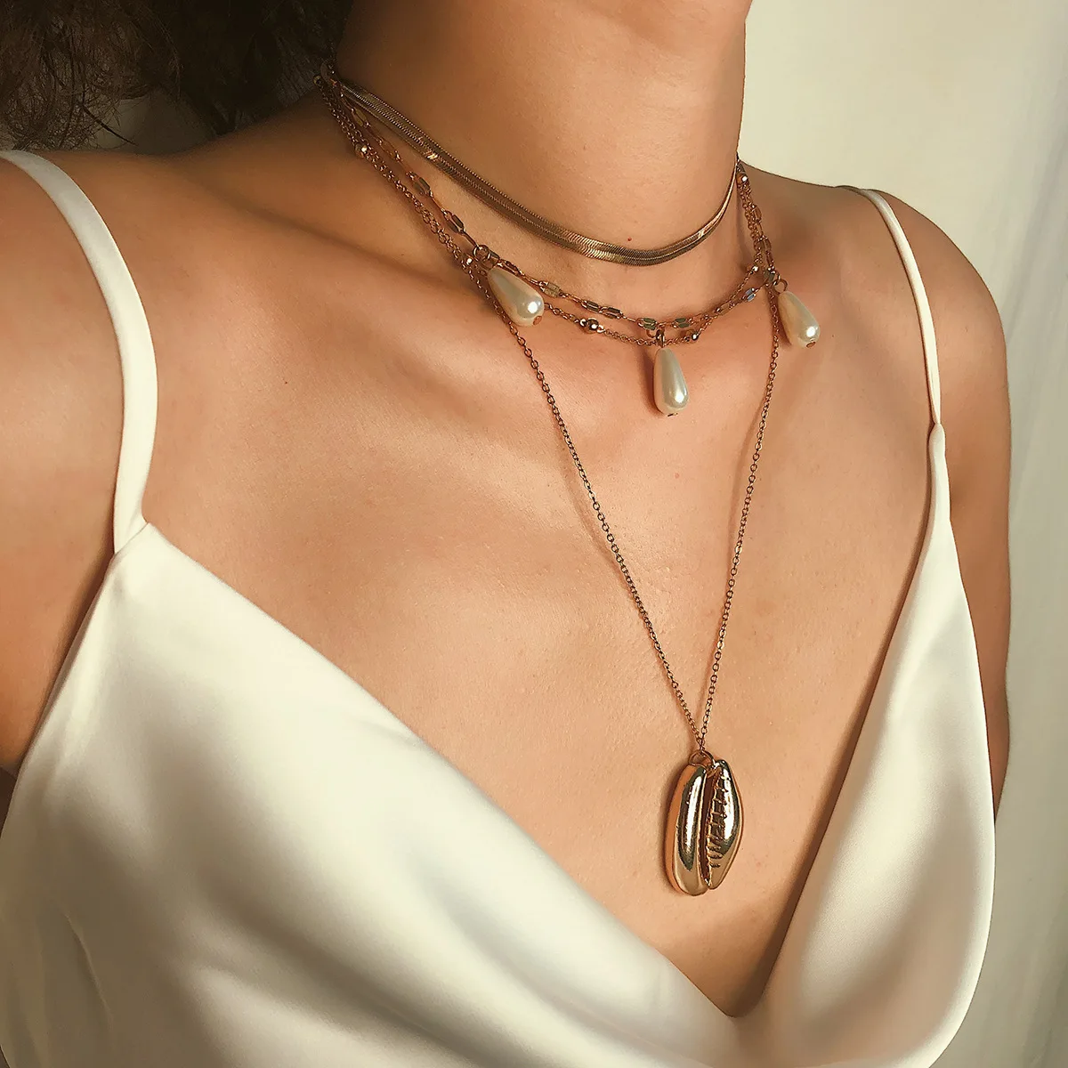 Bohemian Summer Alloy Shell Statement Necklace for Women Trensy Wedding Jewelry Elegant Simulated Pearl Choker Necklace Bijoux
Bohemian Summer Alloy Shell Statement Necklace for Women Trensy Wedding Jewelry Elegant Simulated Pearl Choker Necklace Bijoux
