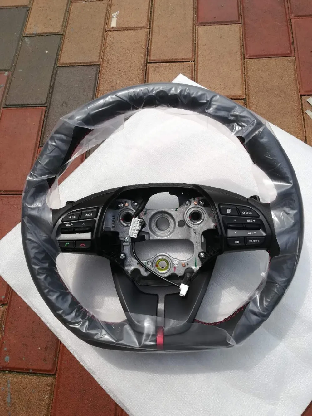 Upgrade For Hyundai Elantra 1.4T Flat Buttom Sport Steering Wheel Assembly With Switch Shift Paddle 
Upgrade For Hyundai Elantra 1.4T Flat Buttom Sport Steering Wheel Assembly With Switch Shift Paddle