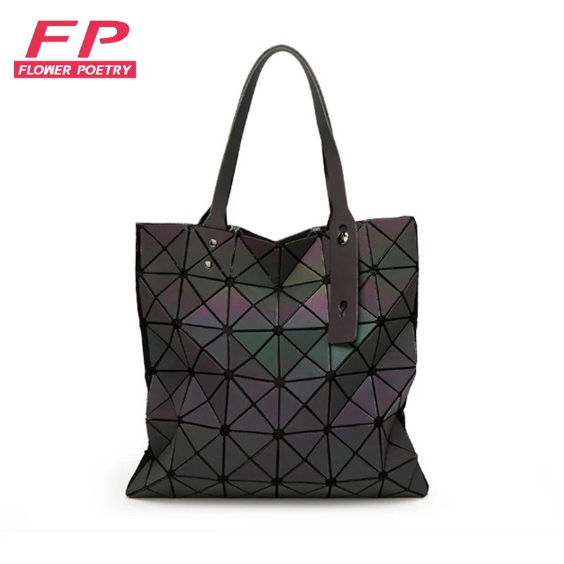 

2019 New Women Luminous Handbag Bao Bag Female Folded Geometric Plaid Bag Fashion Casual Tote Women Handbag Mochila Shoulder Bag