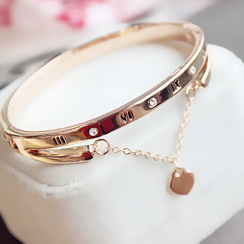 QCOOLJLY New Classic Design High Quality Heart Zircon Roman Numerals Bracelets & Bangles Gold Silver Color for Women Jewelry
QCOOLJLY New Classic Design High Quality Heart Zircon Roman Numerals Bracelets & Bangles Gold Silver Color for Women Jewelry