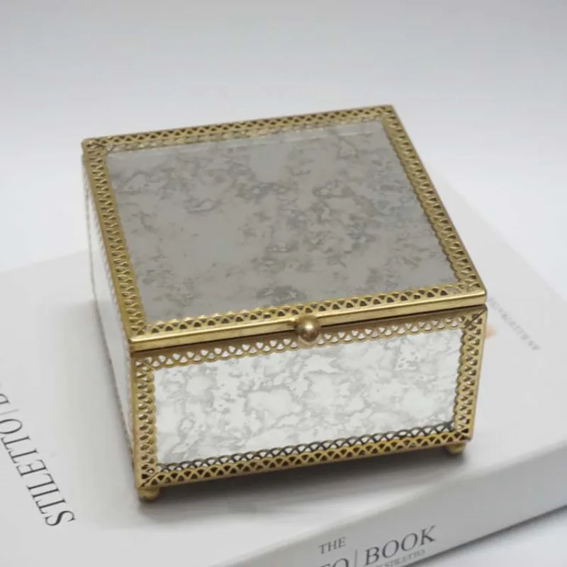 Retro Metal Glass Box Jewelry Earrings Ring Watch Desktop Dustproof Cover Storage Box Props Display Box
Retro Metal Glass Box Jewelry Earrings Ring Watch Desktop Dustproof Cover Storage Box Props Display Box