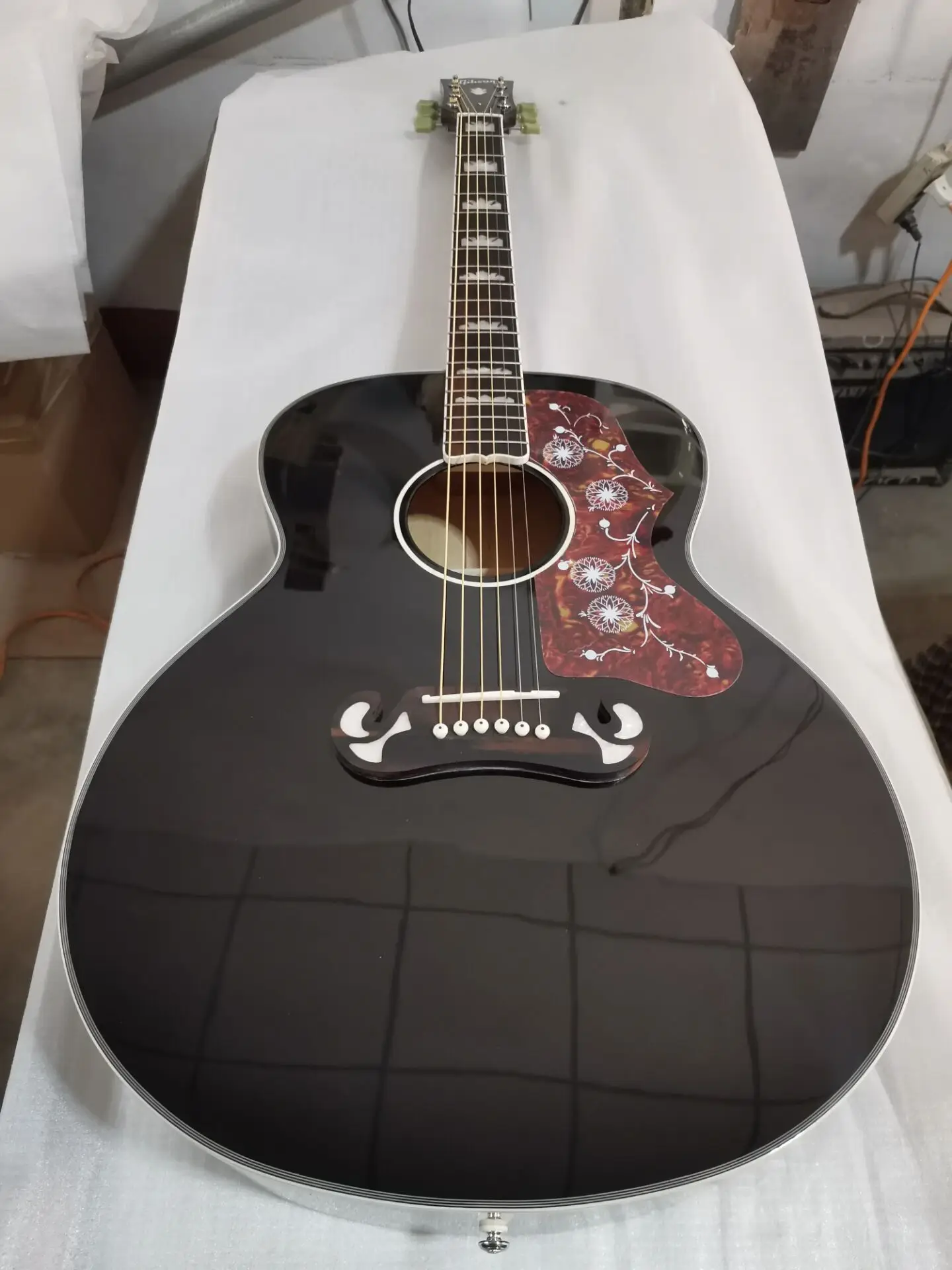 free shipping custom J180 jumbo 6 strings gloss black finish acoustic electric guitar J200 style guitar
free shipping custom J180 jumbo 6 strings gloss black finish acoustic electric guitar J200 style guitar