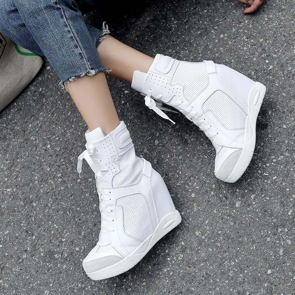 Dilalula Brand Fretwork Genuine Leather Ankle Boots Women Autumn Winter 2020 Height Increasing Platform Shoes Woman 32-40
Dilalula Brand Fretwork Genuine Leather Ankle Boots Women Autumn Winter 2020 Height Increasing Platform Shoes Woman 32-40