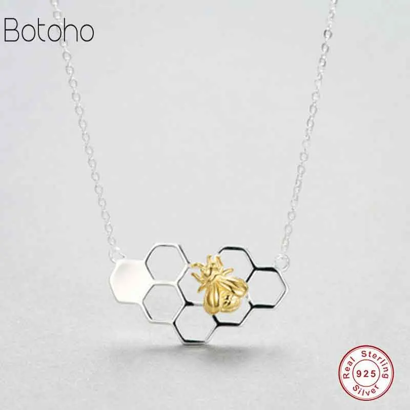 925 sterling silver suitable for women's necklace honeycomb honeycomb bee chain necklace fashion women models S925 jewelry
925 sterling silver suitable for women's necklace honeycomb honeycomb bee chain necklace fashion women models S925 jewelry