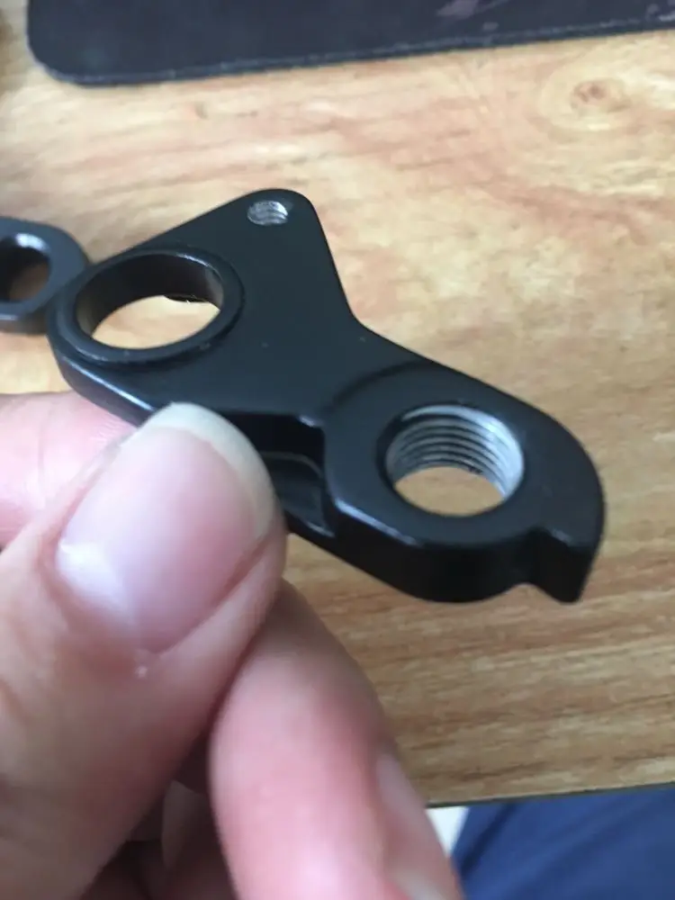2pcs Black Aluminum Derailleurs Hanger Gear Dropouts for Forcellino/Pendino Cambio SCOTTT Spark MTB Carbon Frame with M4 screws
2pcs Black Aluminum Derailleurs Hanger Gear Dropouts for Forcellino/Pendino Cambio SCOTTT Spark MTB Carbon Frame with M4 screws