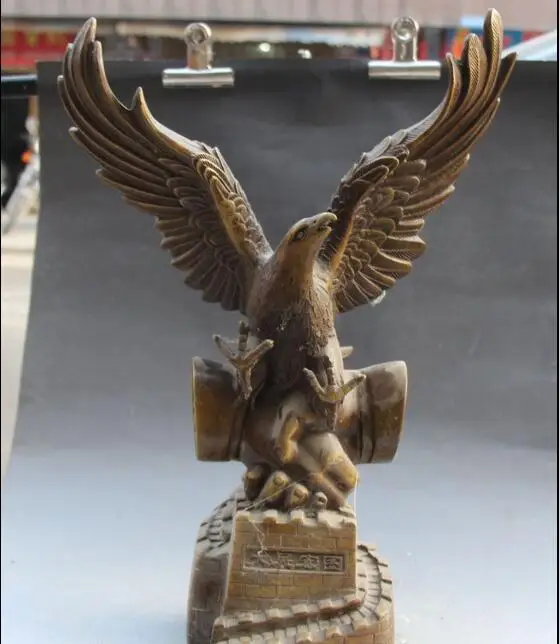 19" Chinese Folk Classic Bronze peace eagle hawk falcon king of ds Statue
19" Chinese Folk Classic Bronze peace eagle hawk falcon king of ds Statue