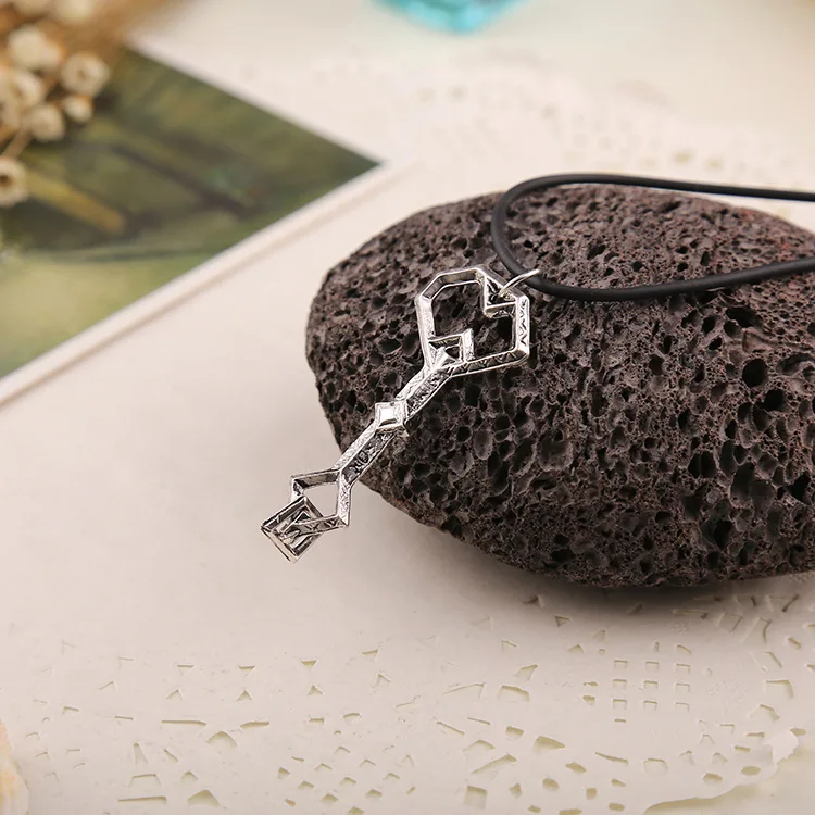 The Key of Erebor Thorin Oakenshield Movie jewellery Vintage Color 47 mm Big Key necklace necklace 50cm Rope Chain necklace
The Key of Erebor Thorin Oakenshield Movie jewellery Vintage Color 47 mm Big Key necklace necklace 50cm Rope Chain necklace